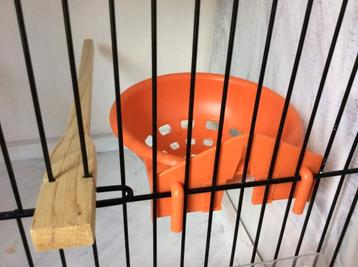 Kunststof nest oranje met haken 12cm beschikbaar voor biedingen