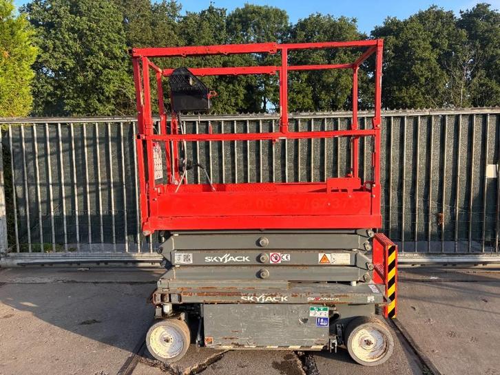 Skyjack SJ 3219 8m schaarlift Skyjack hoogwerker schaar, Zakelijke goederen, Machines en Bouw | Liften, Steigers en Ladders