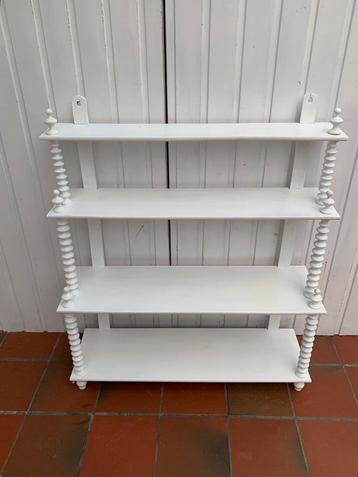 Vintage wandplank beschikbaar voor biedingen
