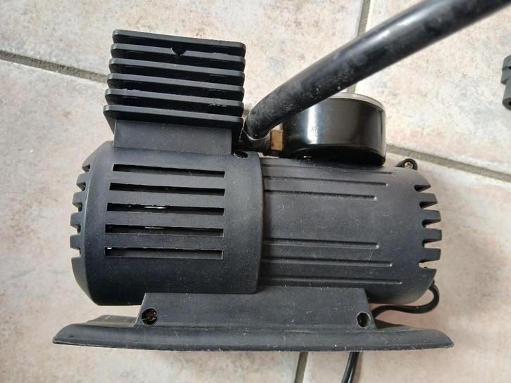 COMPRESSEUR VOITURE portatif ++++, Autos : Divers, Autoradios, Neuf, Enlèvement