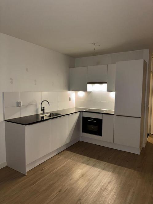 2 Jaar oude Hoekkeuken + Composiet + Bosch + GEDEMONTEERD, Huis en Inrichting, Keuken | Complete keukens, Zo goed als nieuw, Hoekkeuken