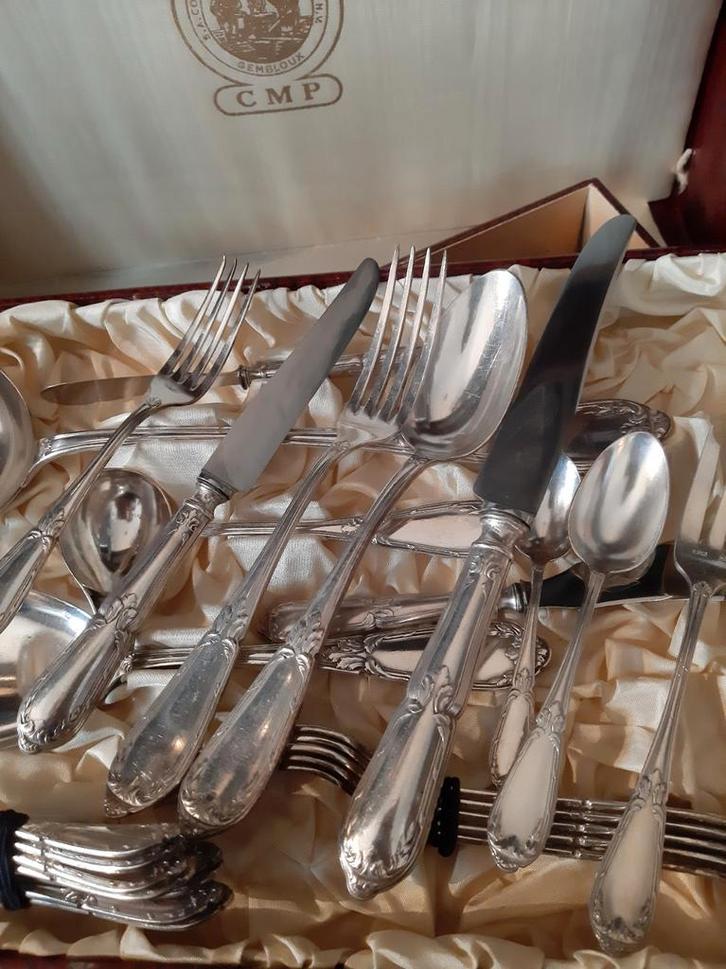 Couverts anciens dans un étui 93 pièces, Antiquités & Art, Antiquités | Couverts, Enlèvement ou Envoi