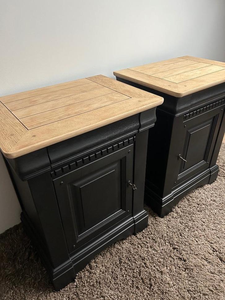 2 prachtige landelijke massieve nachtkastjes, Huis en Inrichting, Slaapkamer | Nachtkastjes, Zo goed als nieuw, 55 tot 70 cm, 45 tot 65 cm