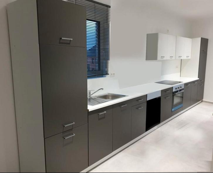 Grijze nieuwe keuken met nieuwe toestellen, Huis en Inrichting, Keuken | Complete keukens, Nieuw, Enkelwandige keuken, Grijs, Overige materialen