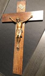 Crucifix in rood koper (1e helft 20e eeuw), Envoi