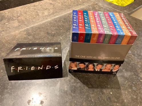 DVD box Friends (RIP Chandler Bing), Cd's en Dvd's, Dvd's | Komedie, Zo goed als nieuw, Romantische komedie, Boxset, Alle leeftijden