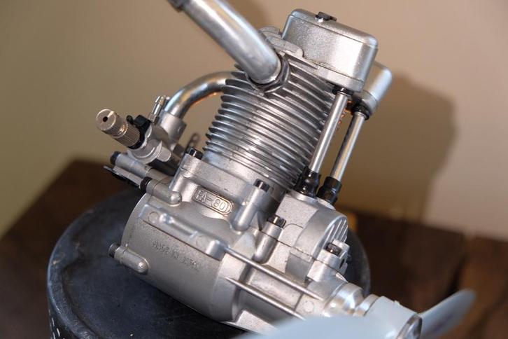 Moteur rc Saito FA-80 + Hélice 12,5 x 5 - pot, Hobby en Vrije tijd, Modelbouw | Radiografisch | Vliegtuigen, Gebruikt, Nitro, Ophalen