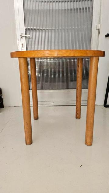Massief houten eettafel vintage - uitstekende staat beschikbaar voor biedingen