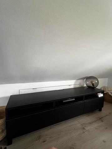 Tv kast beschikbaar voor biedingen
