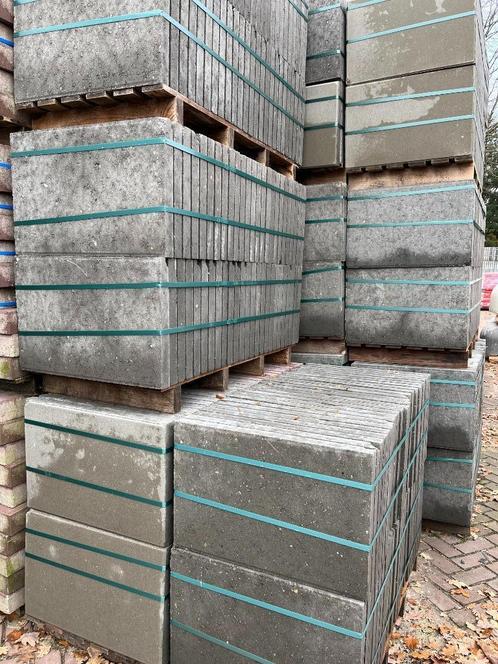 Partij tegels 40x60 / 50x50 grijs met facet  (2e keus), Tuin en Terras, Tegels en Klinkers, Ophalen of Verzenden
