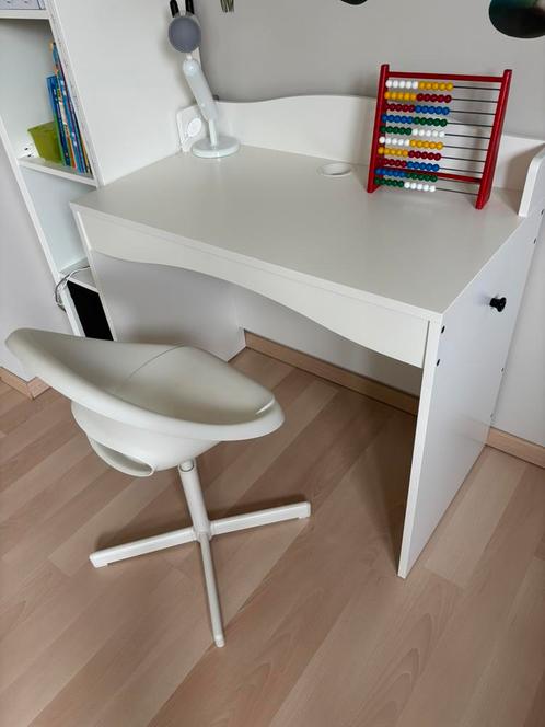 Kinderbureau en bureaustoel, Kinderen en Baby's, Kinderkamer | Tafels en Stoelen, Zo goed als nieuw, Ophalen