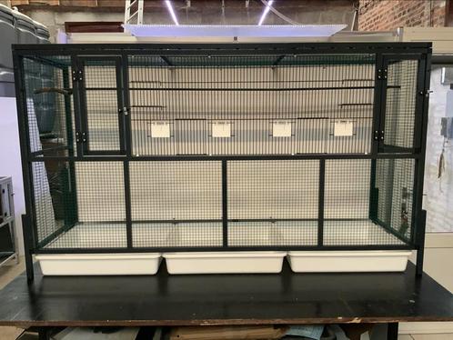 Grote kooi in antraciet alu, Dieren en Toebehoren, Vogels | Hokken en Kooien, Zo goed als nieuw, Aluminium, Ophalen