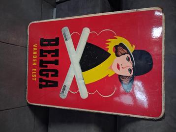 A vendre cette jolie plaque émaillée.  beschikbaar voor biedingen