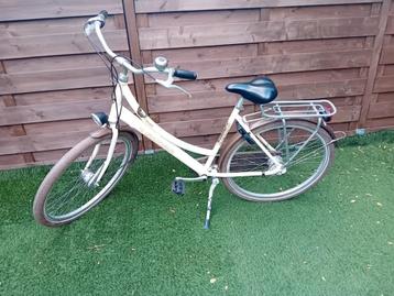 Damesfiets beschikbaar voor biedingen