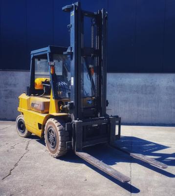 Caterpillar 4ton heftruck beschikbaar voor biedingen