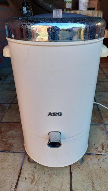 Retro Vintage droogzwierder centrifuge beschikbaar voor biedingen