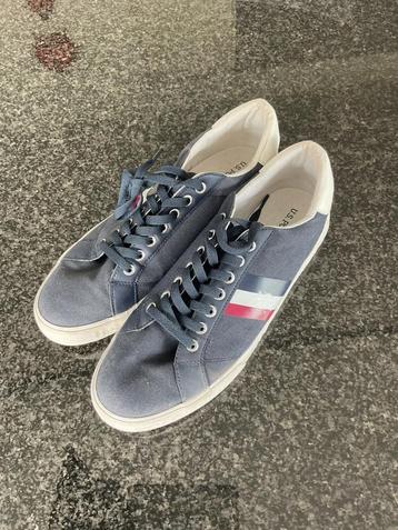 Herensneakers beschikbaar voor biedingen