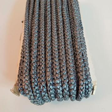 14,5 meter glanzend blauwgrijs touw beschikbaar voor biedingen