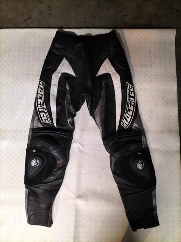 Pantalon cuir pour moto, taille 54 (34_36) en excellent état disponible aux enchères