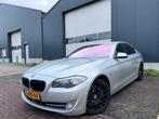 BMW 5-serie 550i - High Executive - Topstaat, Auto's, BMW, Te koop, Zilver of Grijs, Berline, Benzine