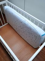 Wit babybed met matras en matras beschermer, Kinderen en Baby's, Babywiegjes en Ledikanten, Ophalen, Zo goed als nieuw