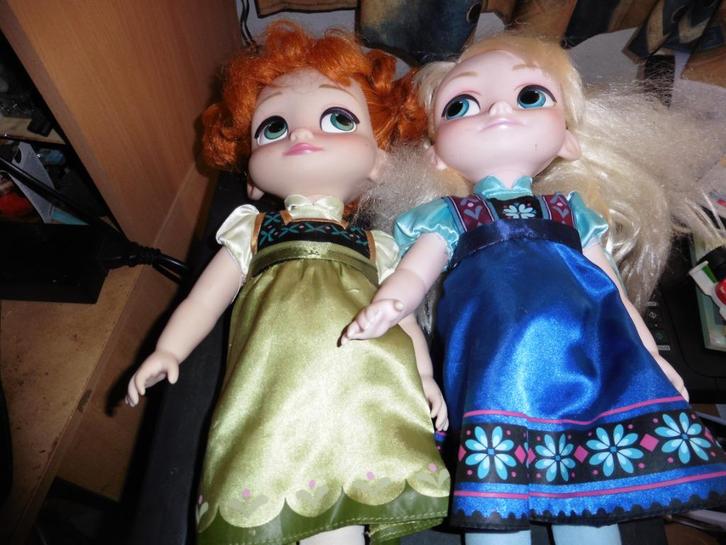 poupee   elsa   et anna, Kinderen en Baby's, Speelgoed | Poppen, Zo goed als nieuw, Overige typen, Ophalen of Verzenden