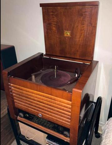 Radio/Grammofoon "HIS MASTER'S VOICE" beschikbaar voor biedingen