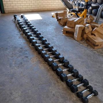 Hexa dumbells set 2.5 kilo tot 32 kilo.   Nieuwe staat  beschikbaar voor biedingen