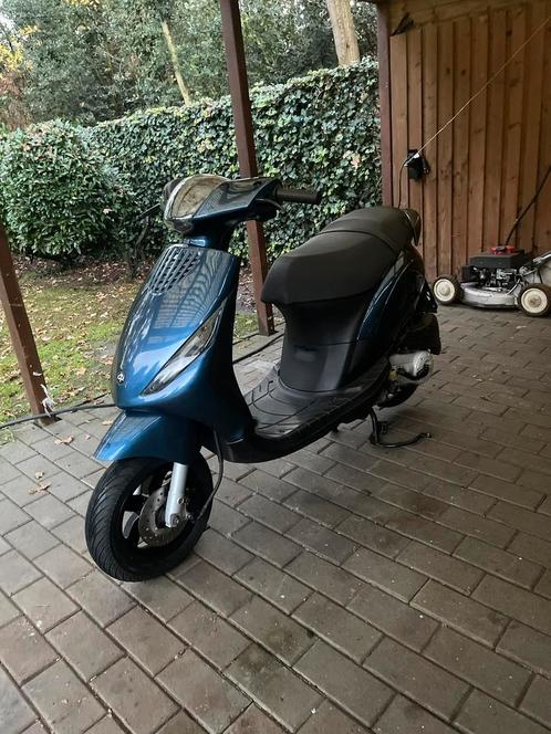 Piaggio zip a klasse, Fietsen en Brommers, Scooters | Piaggio, Zo goed als nieuw, Zip, Ophalen