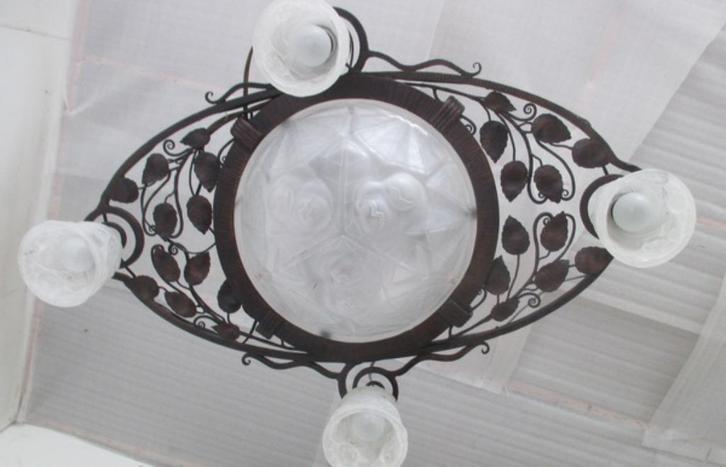 spectaculaire smeedijzeren art deco luster geperst glas, Antiek en Kunst, Antiek | Verlichting, Ophalen