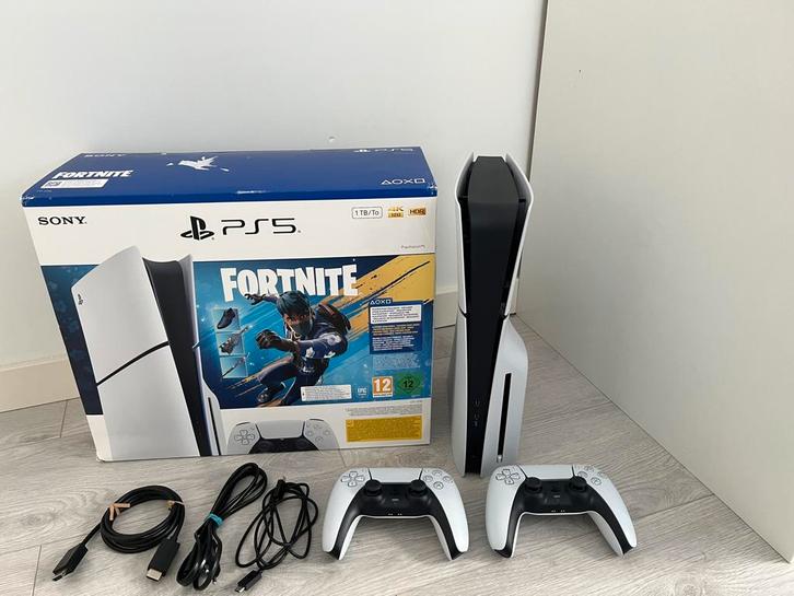 PS5 Slim Disc Edition + 2 Controllers + Doos, Games en Spelcomputers, Spelcomputers | Sony PlayStation 5, Zo goed als nieuw, Playstation 5