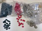 Boutons en plastique de différentes couleurs, Enlèvement, Comme neuf