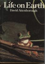 David Attenborough: Life on earth A natural history, Boeken, Ophalen of Verzenden, Zo goed als nieuw, Natuur algemeen