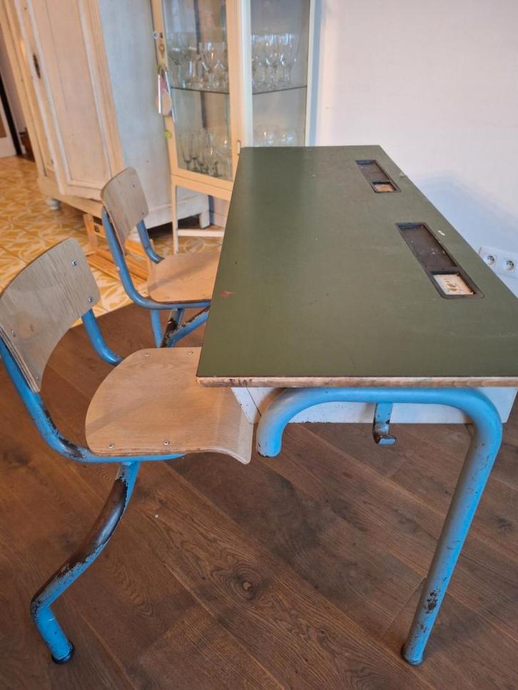 vintage schoolbureau, Huis en Inrichting, Bureaus, Gebruikt, Bureau, Ophalen