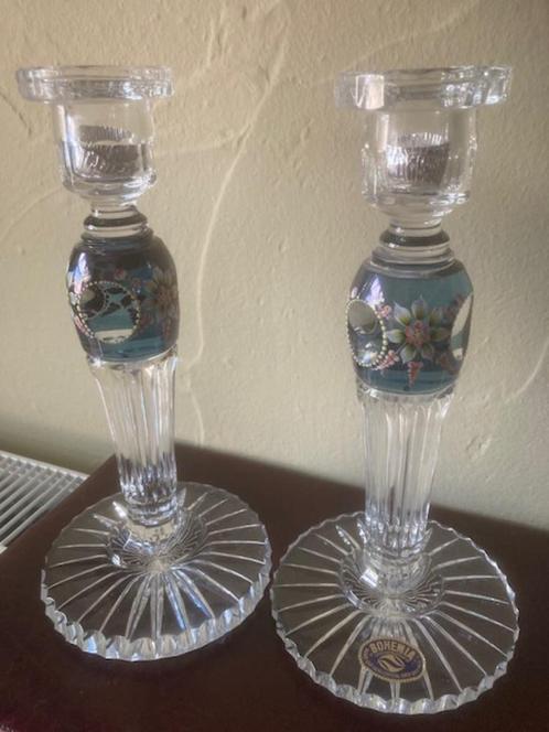 2 mooi versierde kandelaars in Boheems Crystal, Huis en Inrichting, Woonaccessoires | Kandelaars en Kaarsen, Kandelaar, 25 tot 50 cm
