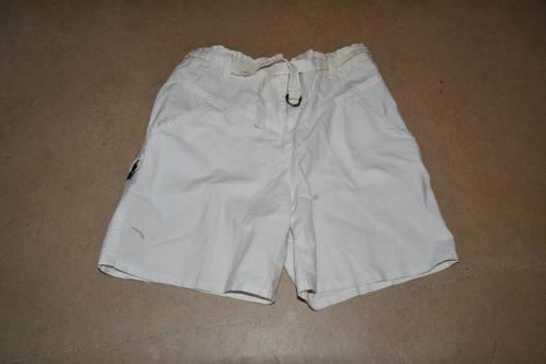 Witte damesshort - small, Kleding | Dames, Broeken en Pantalons, Gedragen, Maat 36 (S), Wit, Kort, Ophalen of Verzenden