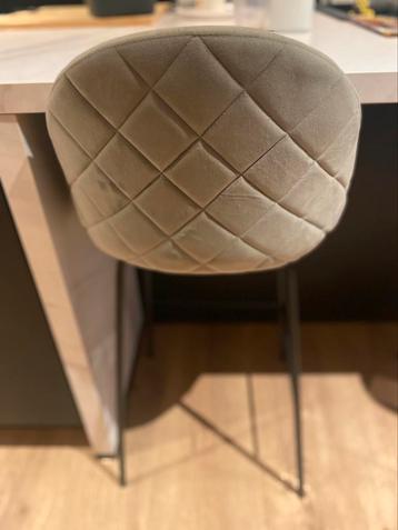 2 barkrukken beige/grijs beschikbaar voor biedingen