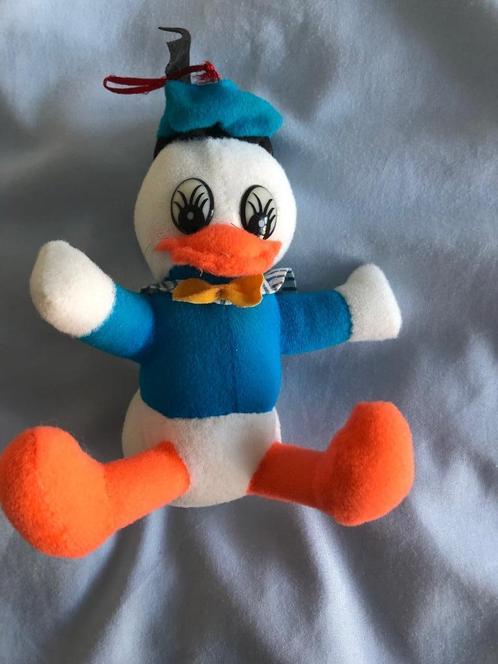 Pluche Donald Duck figuur zittend 15 cm geen label, Verzamelen, Disney, Zo goed als nieuw, Knuffel, Donald Duck, Ophalen of Verzenden