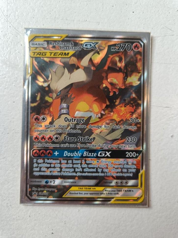 Tag team reshiram and charizard GX, Hobby en Vrije tijd, Verzamelkaartspellen | Pokémon, Zo goed als nieuw, Ophalen