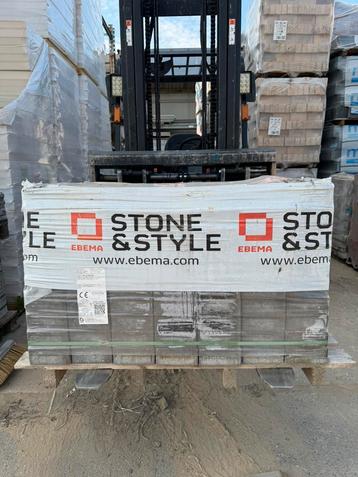 Ebema  — Cassia-straatstenen met intens verouderd mozaïek beschikbaar voor biedingen