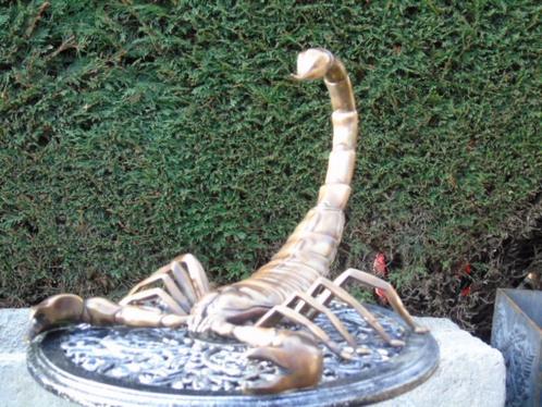 statue d un grand scorpion en bronze patinée ..., Jardin & Terrasse, Statues de jardin, Neuf, Animal, Autres matériaux, Enlèvement ou Envoi