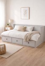 Lit banquette gris clair, Maison & Meubles, Chambre à coucher | Lits, Gris