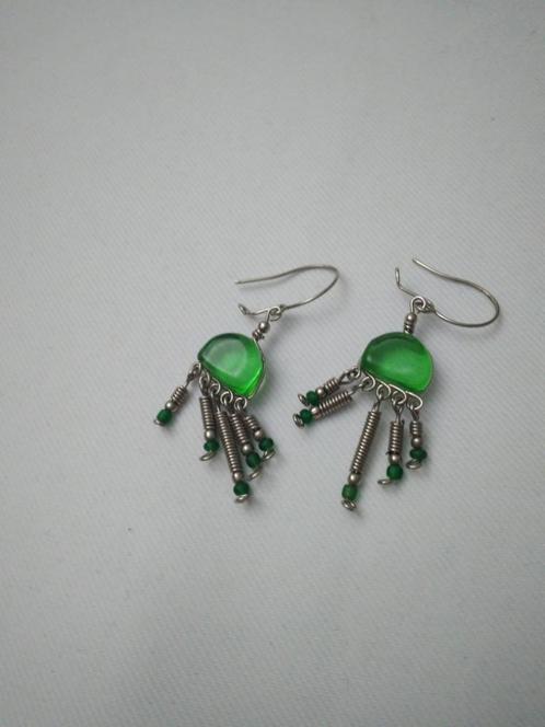 Boucles d'oreilles vertes, Bijoux, Sacs & Beauté, Boucles d'oreilles, Neuf, Pendantes, Autres matériaux, Vert, Enlèvement ou Envoi