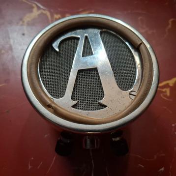 Ardente microfoon uit 1946 beschikbaar voor biedingen