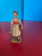 Melkmeisje. Handgesneden houten figuur van het merk ANRI, Ophalen of Verzenden