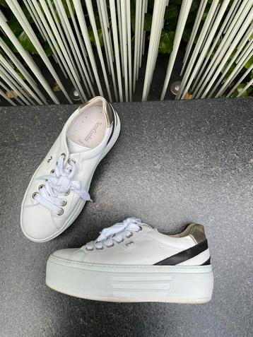 Nero giardini sneaker maat 35 maar past 36 beschikbaar voor biedingen