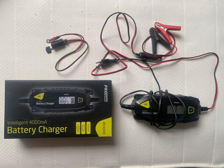 Acculaders voor motorfietsen en auto's, Telecommunicatie, Autoladers, Zo goed als nieuw, Ophalen