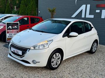 Peugeot 208 1.2i Allure*GPS*A/C*RADARS*KIT HIVER*GARANTIE beschikbaar voor biedingen