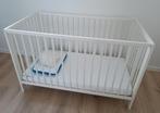 Babybed Ikea (met matras, muggennet en aerosleep kussen), Ophalen, Gebruikt, Ledikant
