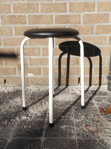 dokters vintage cabinet stoeltje  beschikbaar voor biedingen